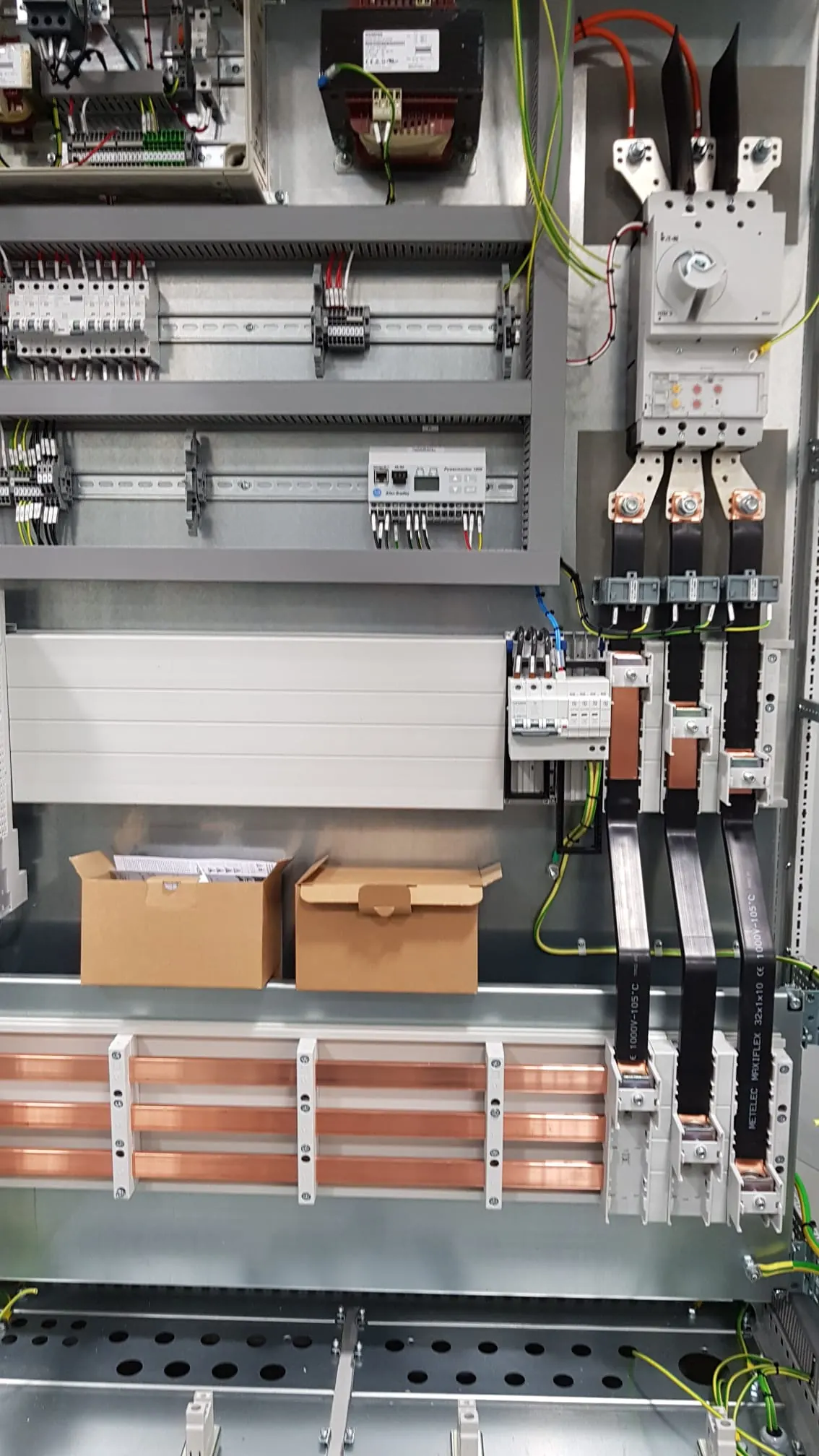 Control panel with copper busbar and a moulded-case breaker incomer