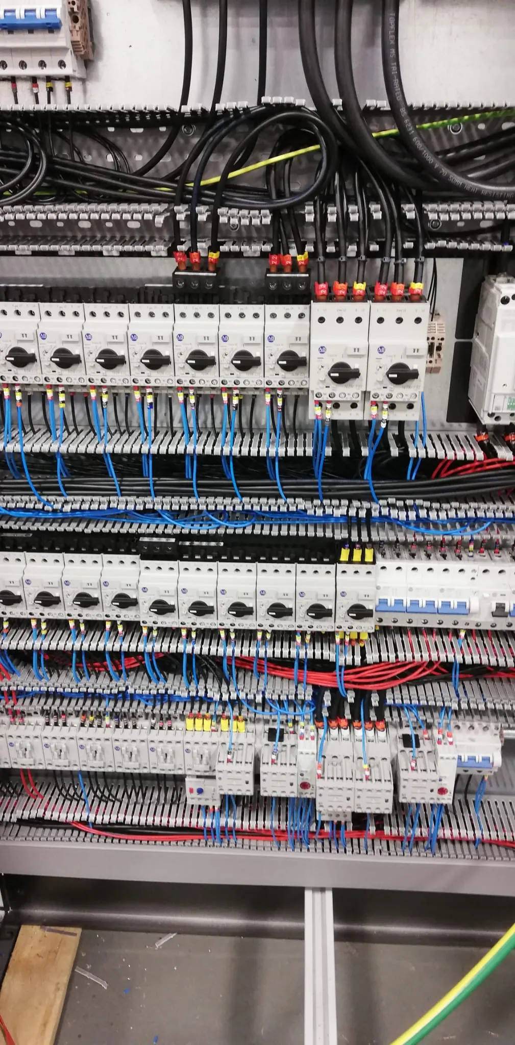 Motor protection devices and terminals in a control panel